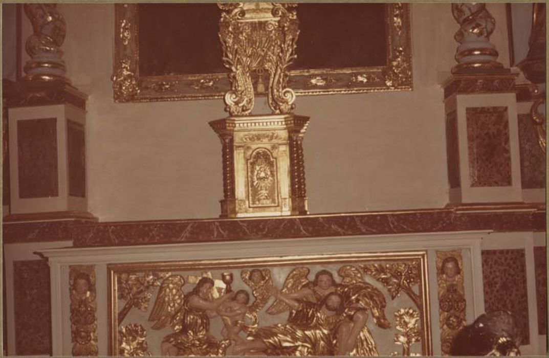 autel, gradin, tabernacle, exposition, retable, tableau : Calvaire, 2 statues : saint Christophe, saint Jacques le Majeur