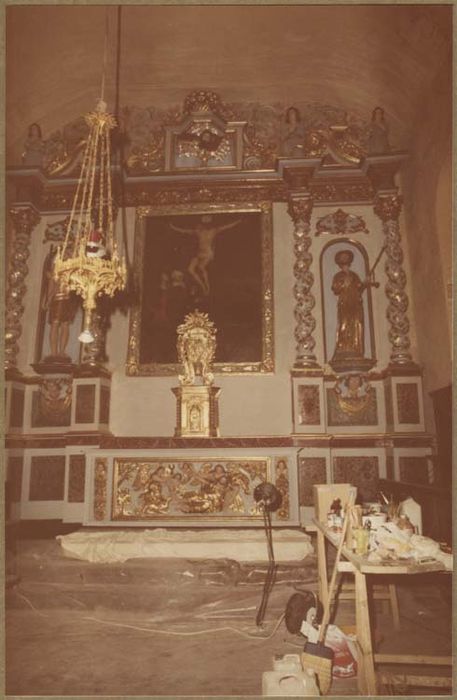 autel, gradin, tabernacle, exposition, retable, tableau : Calvaire, 2 statues : saint Christophe, saint Jacques le Majeur