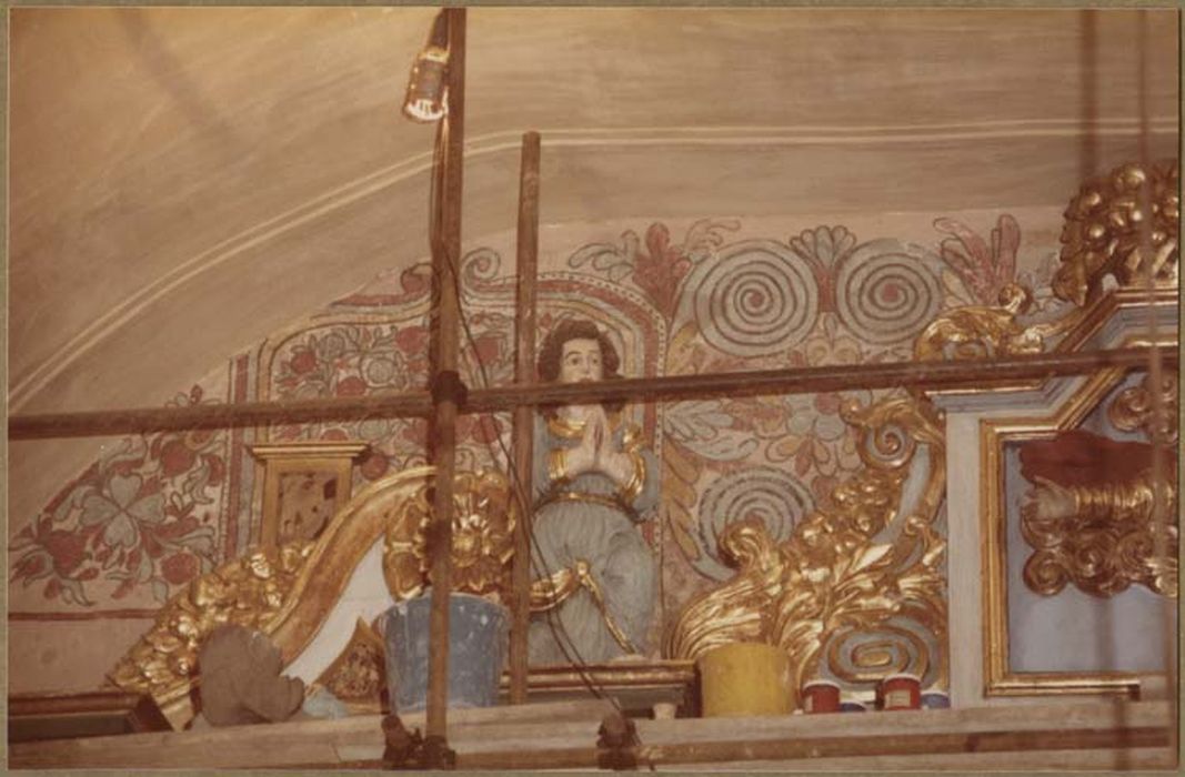 autel, gradin, tabernacle, exposition, retable, tableau : Calvaire, 2 statues : saint Christophe, saint Jacques le Majeur