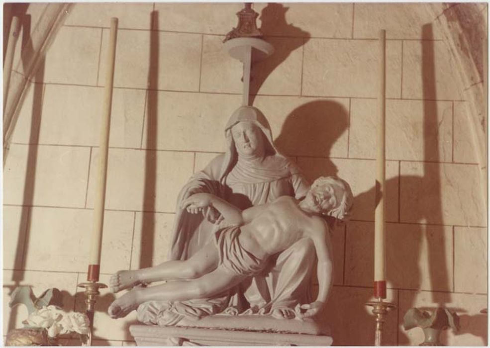 groupe sculpté (statuette), socle : Vierge de Pitié - © Ministère de la Culture (France), Médiathèque du patrimoine et de la photographie, diffusion GrandPalaisRmn Photo
