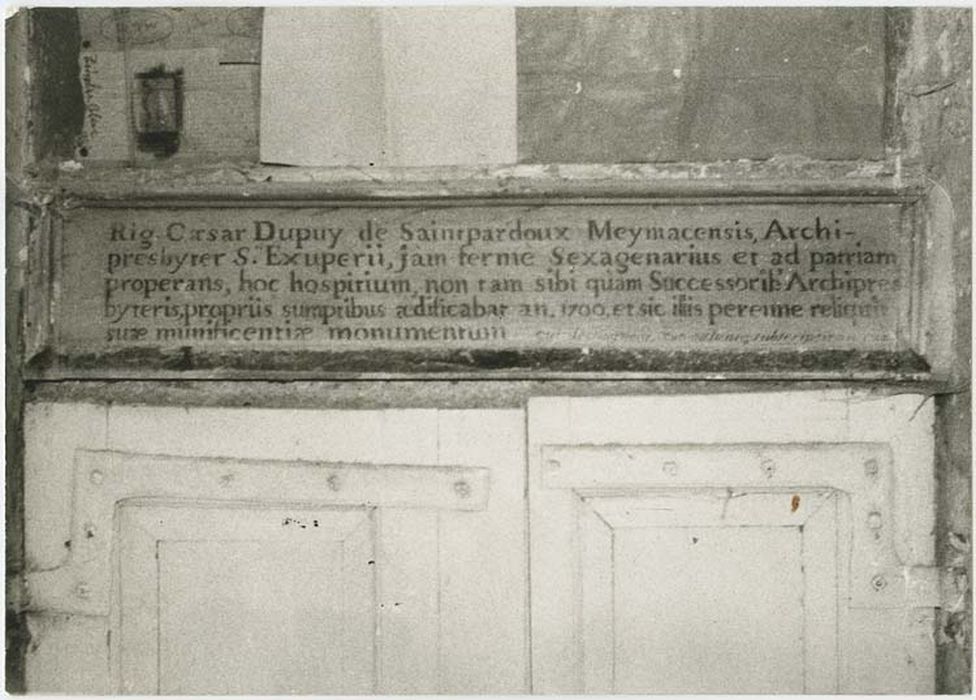 plaque commémorative de la construction du presbytère