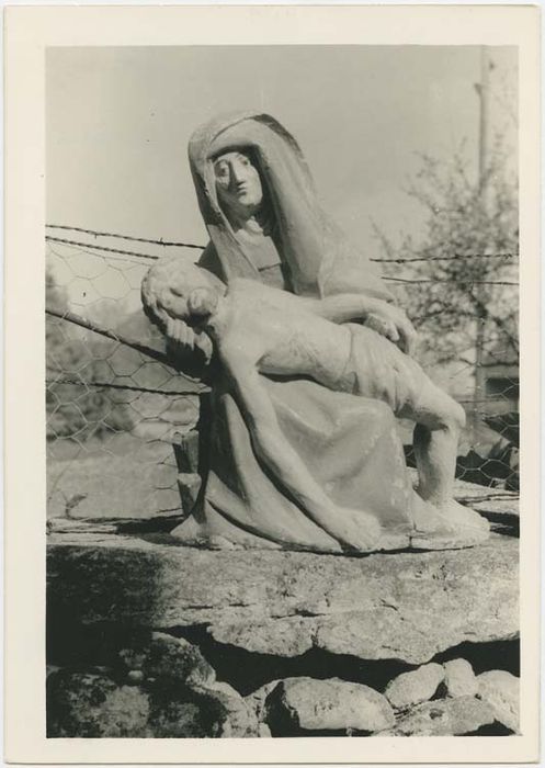 groupe sculpté : Vierge de Pitié