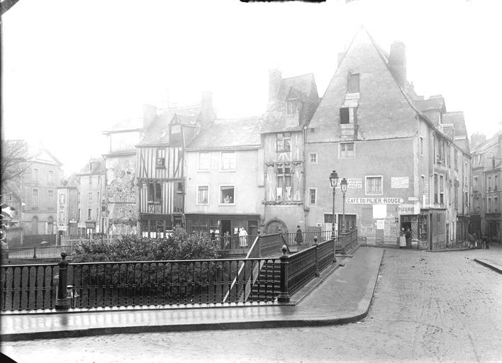 Enseigne de café, maisons à pans de bois