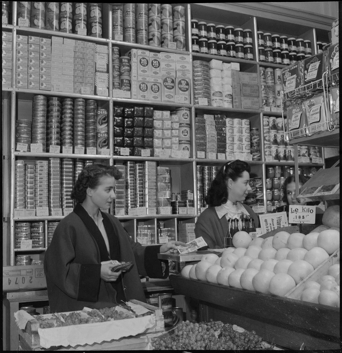 À l’épicerie, la transaction