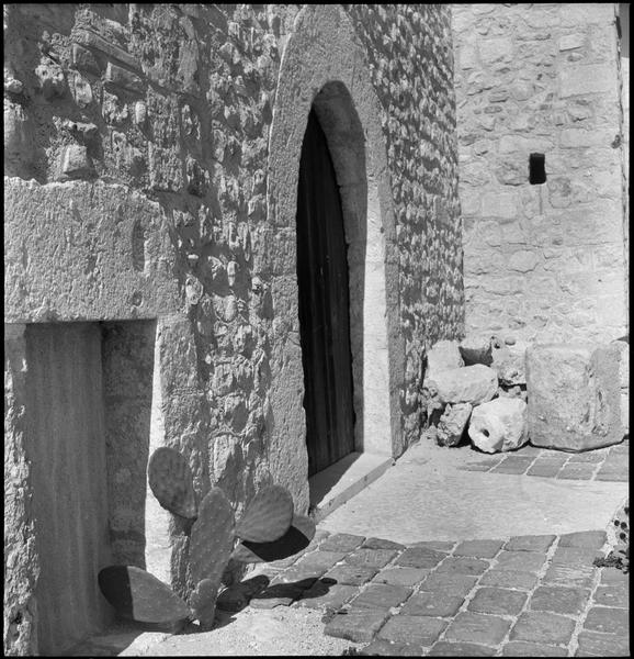 [Portes d'accès à la terrasse]