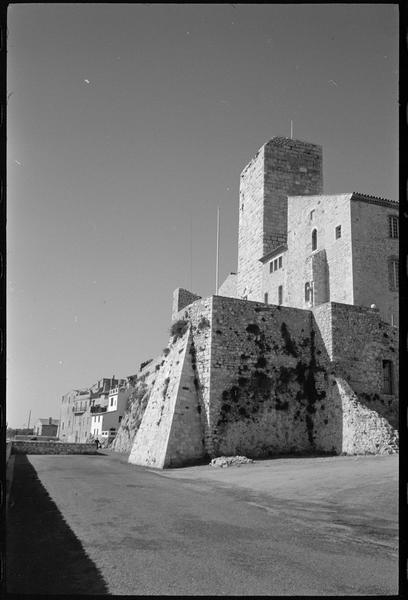 [Vue d'ensemble avec fortifications]