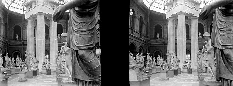 Salle de sculptures (moulages), antiques : Colonnes du Parthénon et vue d'ensemble de la salle