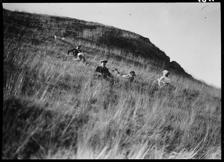 Environs du col de Diane : course de descente, Maurice Lartigue, dit Zissou, Victor Folletête, dit Plitt, Louis Ferrand, Raymonde et Madeleine Van Weers