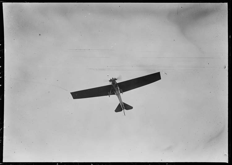 Aéroplane REP [Robert Esnault-Pelterie] piloté par Gilbert
