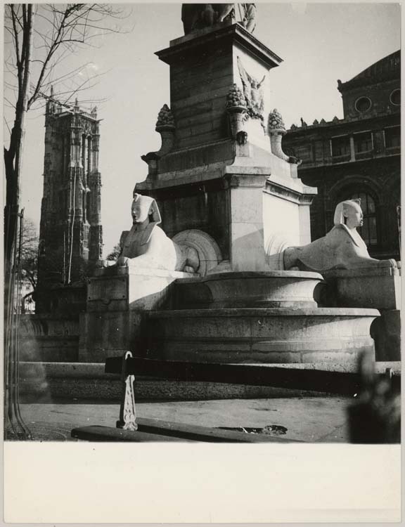 Fontaine du Palmier : les sphinx