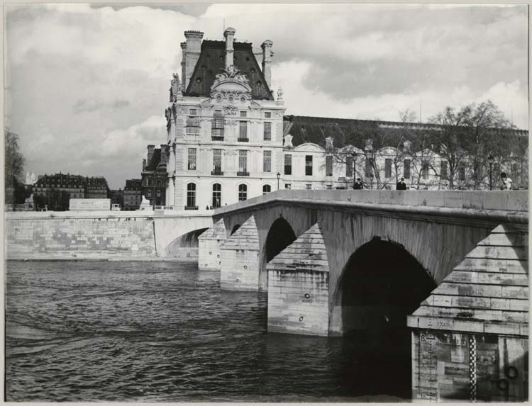 Le pont et le pavillon de Flore