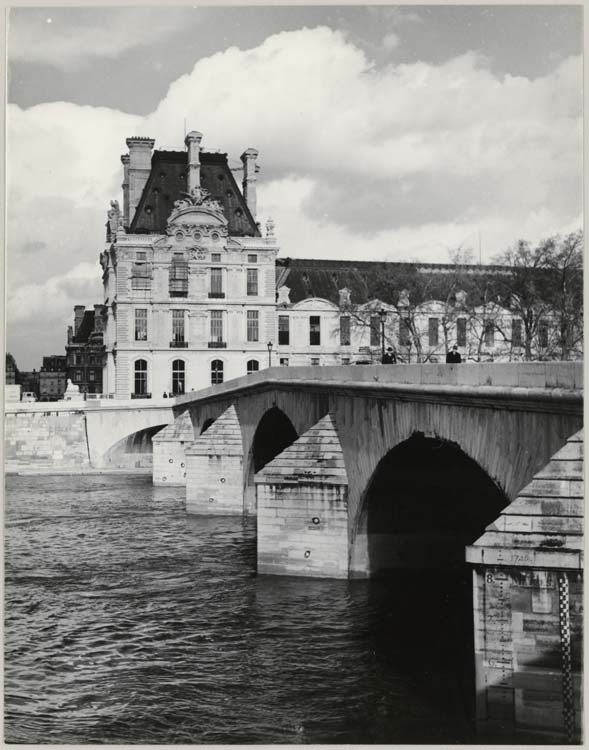 Le pont et le pavillon de Flore