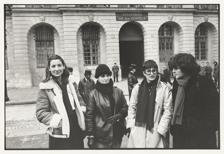 La Corse : quatre femmes corses faisant la grève de la faim