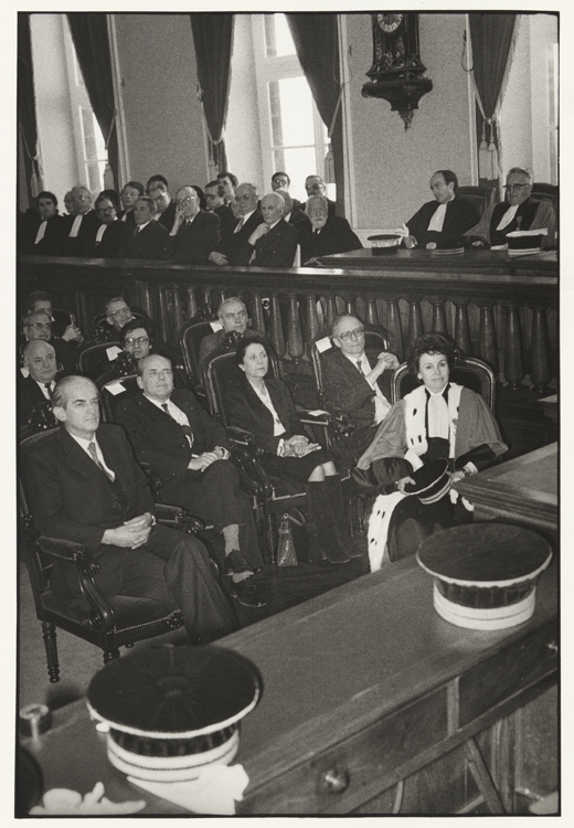 Alain Peyrefitte, ministre de la Justice et Garde des Sceaux et Nicole Pradain, première femme procureure générale de la France lors de son installation solennelle