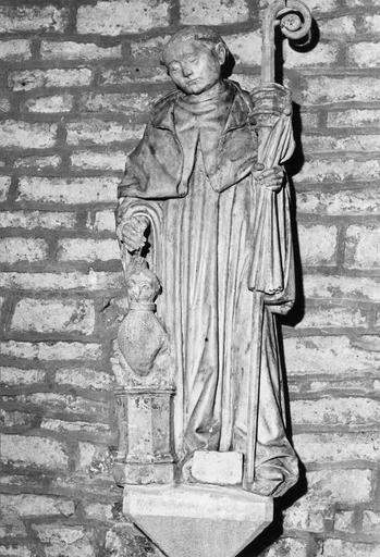 statue : saint Jean de Réome, pierre, fin 16e siècle ? - © Ministère de la Culture (France), Médiathèque du patrimoine et de la photographie (objets mobiliers), tous droits réservés