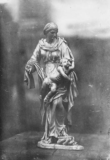 statue : Vierge à l'Enfant, ivoire - © Ministère de la Culture (France), Médiathèque du patrimoine et de la photographie (objets mobiliers), tous droits réservés