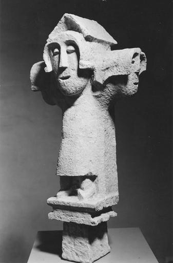 croix : Christ en croix, pierre, vers 1300 - © Ministère de la Culture (France), Médiathèque du patrimoine et de la photographie (objets mobiliers), tous droits réservés