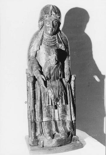 statue : Vierge à l'Enfant dite Vierge noire, bois polychrome - © Ministère de la Culture (France), Médiathèque du patrimoine et de la photographie (objets mobiliers), tous droits réservés