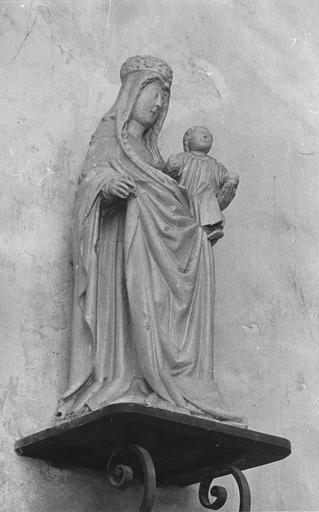 statue : Vierge à l'Enfant, pierre