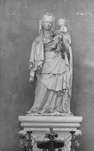 statue : Vierge à l'Enfant, pierre