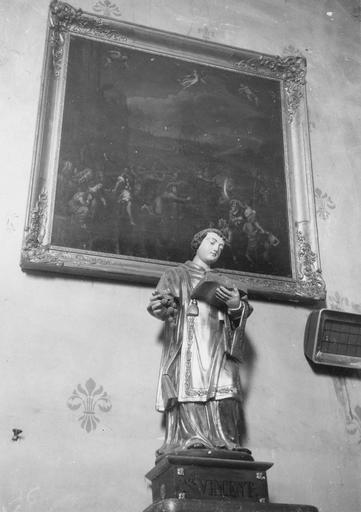 tableau : Le Christ montant au calvaire, huile sur toile et statue de saint Vincent