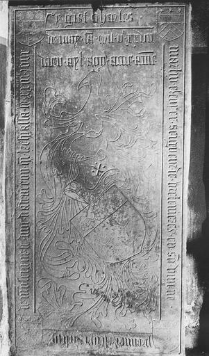 dalle funéraire de Charles Martin, seigneur de Bretenières mort en 1527, pierre - © Ministère de la Culture (France), Médiathèque du patrimoine et de la photographie (objets mobiliers), tous droits réservés