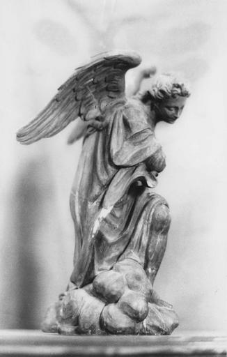 Statue : ange adorateur, statuette en bois doré