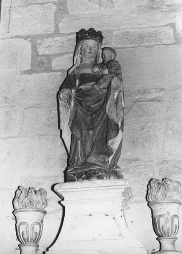 statue : Vierge à l'Enfant, pierre