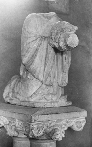 statue : saint Denis (?), pierre - © Ministère de la Culture (France), Médiathèque du patrimoine et de la photographie (objets mobiliers), tous droits réservés