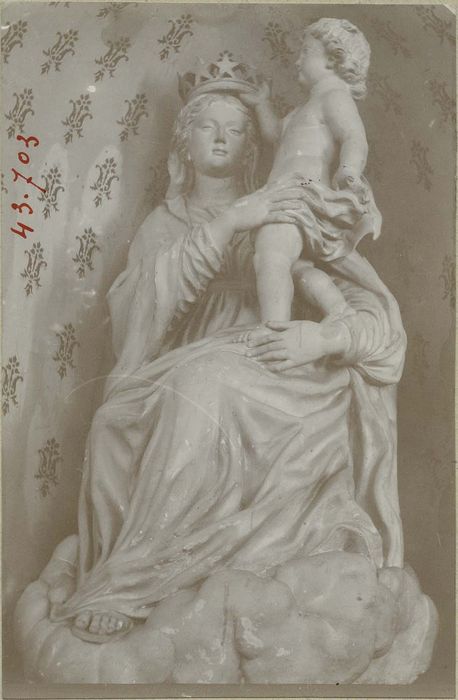 statue : Vierge à l'enfant assise, vue générale