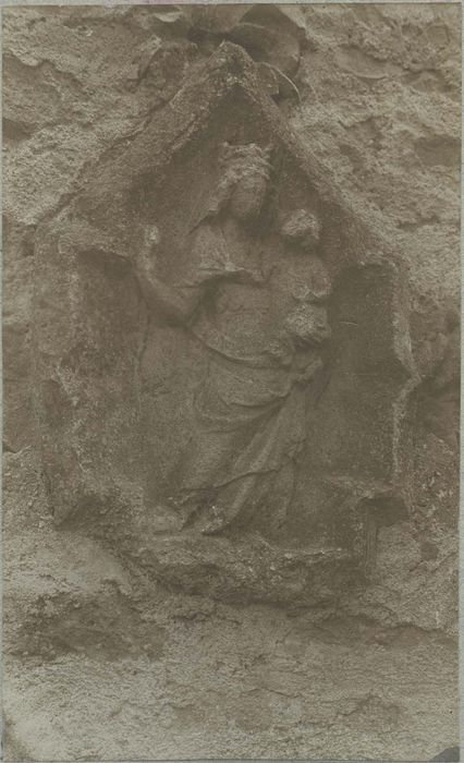 bas-relief : Vierge à l'enfant, vue générale