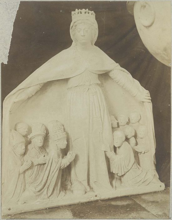 statue : Vierge de miséricorde, vue générale