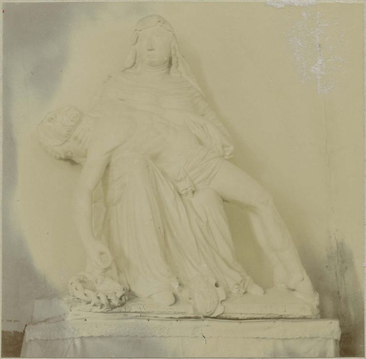 groupe sculpté : Vierge de Pitié, vue générale