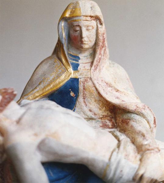 groupe sculpté : Vierge de Pitié, détail