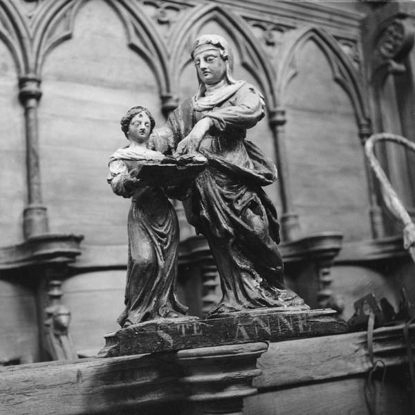 statue : éducation de la Vierge