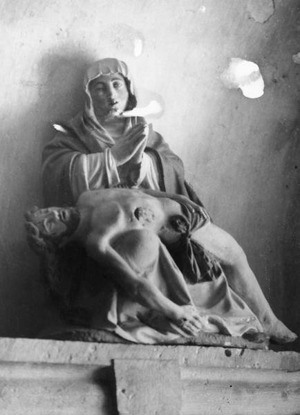groupe sculpté : Vierge de Pitié - © Ministère de la Culture (France), Médiathèque du patrimoine et de la photographie (objets mobiliers), tous droits réservés