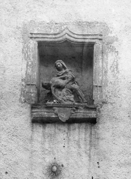 groupe sculpté : Vierge de Pitié - © Ministère de la Culture (France), Médiathèque du patrimoine et de la photographie (objets mobiliers), tous droits réservés