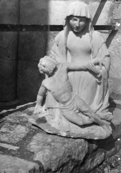 groupe sculpté : Vierge de Pitié - © Ministère de la Culture (France), Médiathèque du patrimoine et de la photographie (objets mobiliers), tous droits réservés
