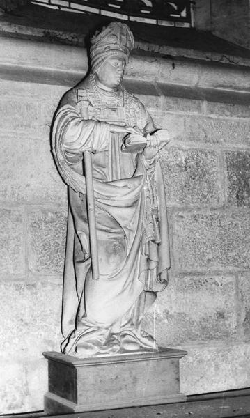 statue : saint évêque