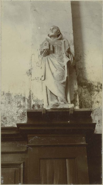 statue de saint Pierre de Tarentaise, consécrateur de l'église, vue générale