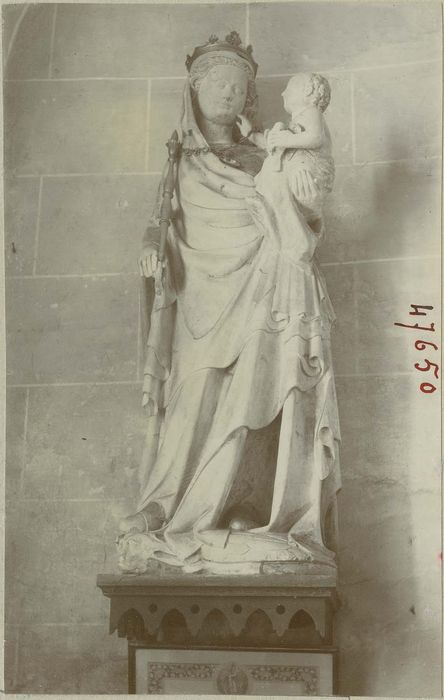 statue : Vierge à l'enfant, vue générale