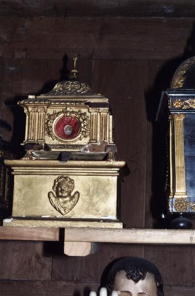 châsse en bois doré et son socle, vue générale - © Ministère de la Culture (France), Médiathèque du patrimoine et de la photographie (objets mobiliers), tous droits réservés