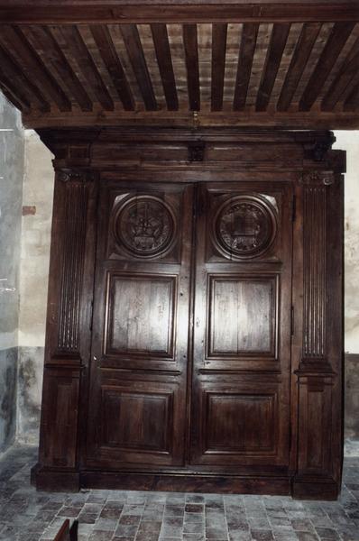 armoire servant d'armoire à reliquaires, vue générale - © Ministère de la Culture (France), Médiathèque du patrimoine et de la photographie (objets mobiliers), tous droits réservés