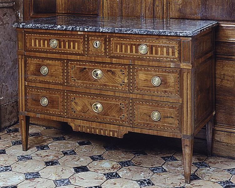 commode, style Louis XVI, vue générale - © Ministère de la Culture (France), Médiathèque  du patrimoine et de la photographie (objets mobiliers), tous droits réservés