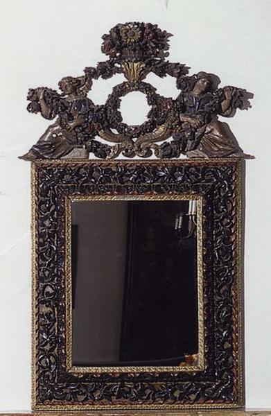 Miroir d'applique (numéro d'inventaire : 87 GHC 12)