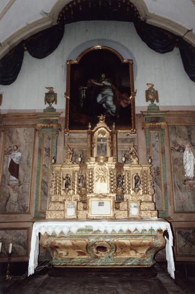 Ensemble du maître-autel : autel, 2 gradins, tabernacle et exposition, lambris de revêtement formant retable, tableau et son cadre : sainte Madeleine