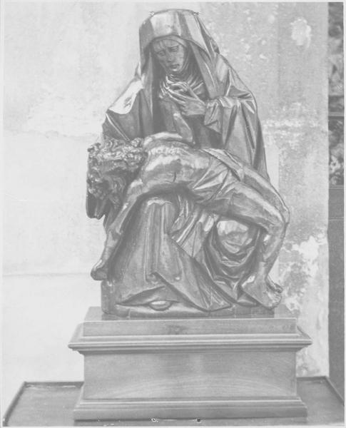 groupe sculpté : Vierge de Pitié, vue générale