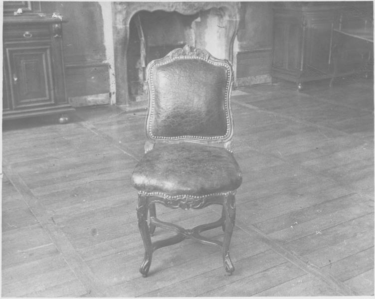 chaise, vue générale - © Ministère de la Culture (France), Médiathèque du patrimoine et de la photographie (objets mobiliers), tous droits réservés