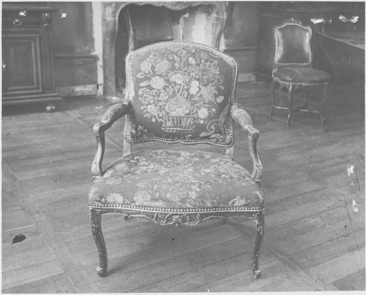 fauteuil à la reine, vue générale - © Ministère de la Culture (France), Médiathèque du patrimoine et de la photographie (objets mobiliers), tous droits réservés