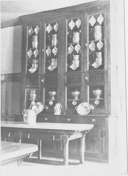 armoire à linge et vaisselier, vue générale - © Ministère de la Culture (France), Médiathèque du patrimoine et de la photographie (objets mobiliers), tous droits réservés